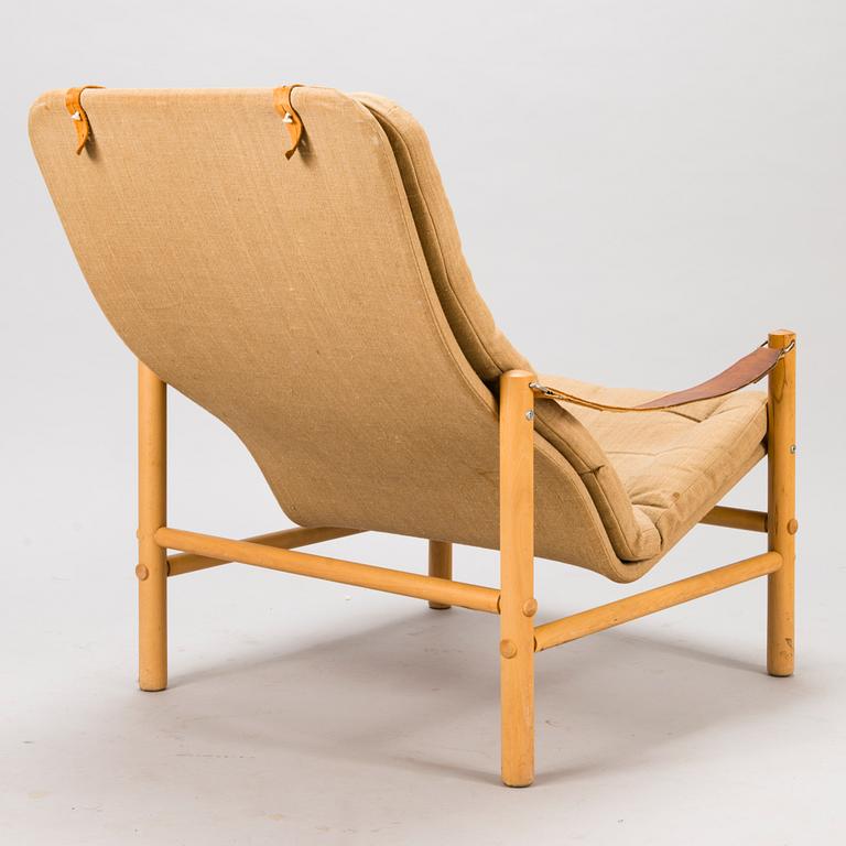 BROR BOIJE, A pair of 'Junker' easy chairs and an ottoman for Dux, Sweden, latter half of the 20th Century.