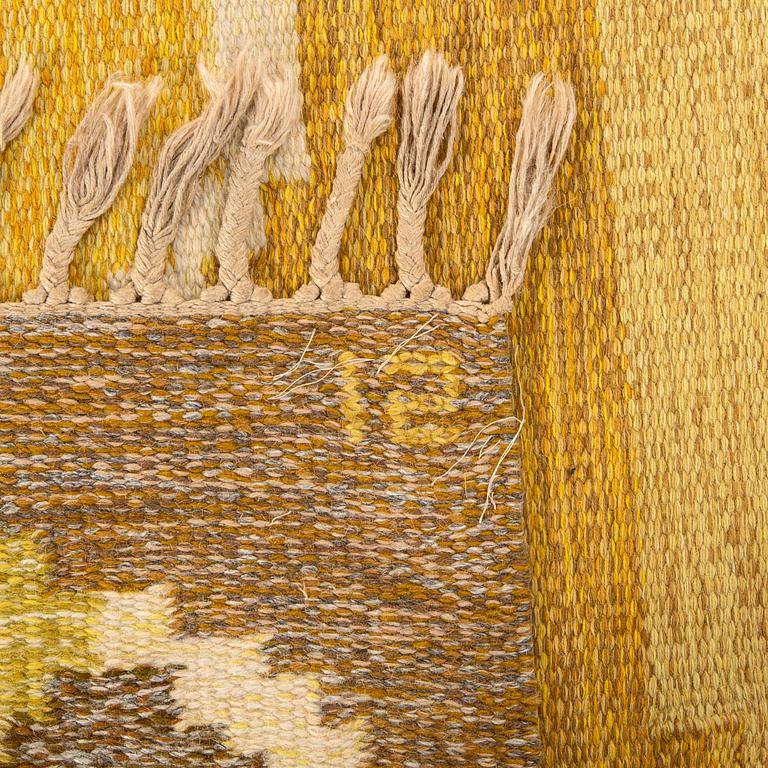 A Swedish flat weave carpet signed Ingegerd Silow 282x196 cm.