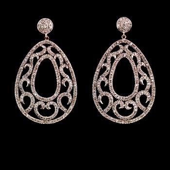 ÖRHÄNGEN, 1 par, 18 k roséguld och silver, diamanter tot 2.72 ct.