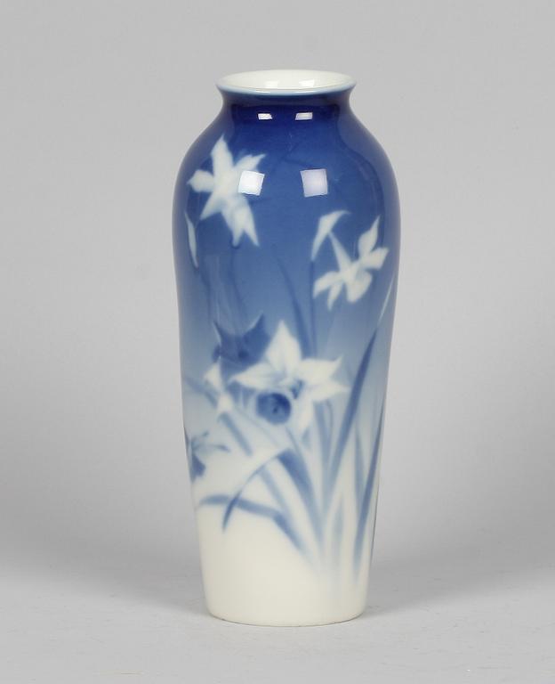 VAS, porslin, jugend. Rörstrand. Tidigt 1900-tal.