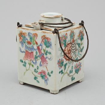 A late 19th century Qing dynasty tea pot.