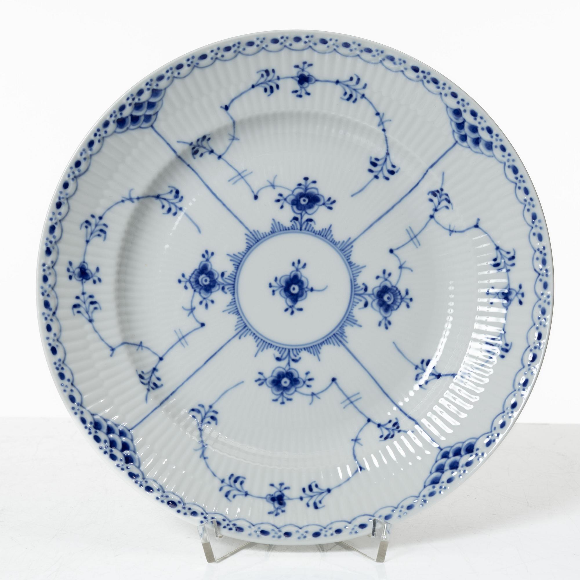 Royal Copenhagen, a set of twelve porcelain appetizer plates, 'Musselmalet' / 'Blue Fluted', Denmark.