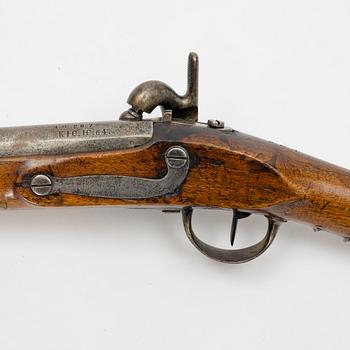 A percussion rifle, possible France, 19th century.