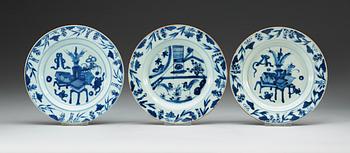 A set of seven blue and white dishes, Qing dynasty, Qianlong (1736-1796).