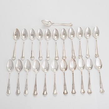Bestickuppsättning, 88 delar, silver, "Chippendale", finska stämplar samt finska importstämplar 1963-1991.