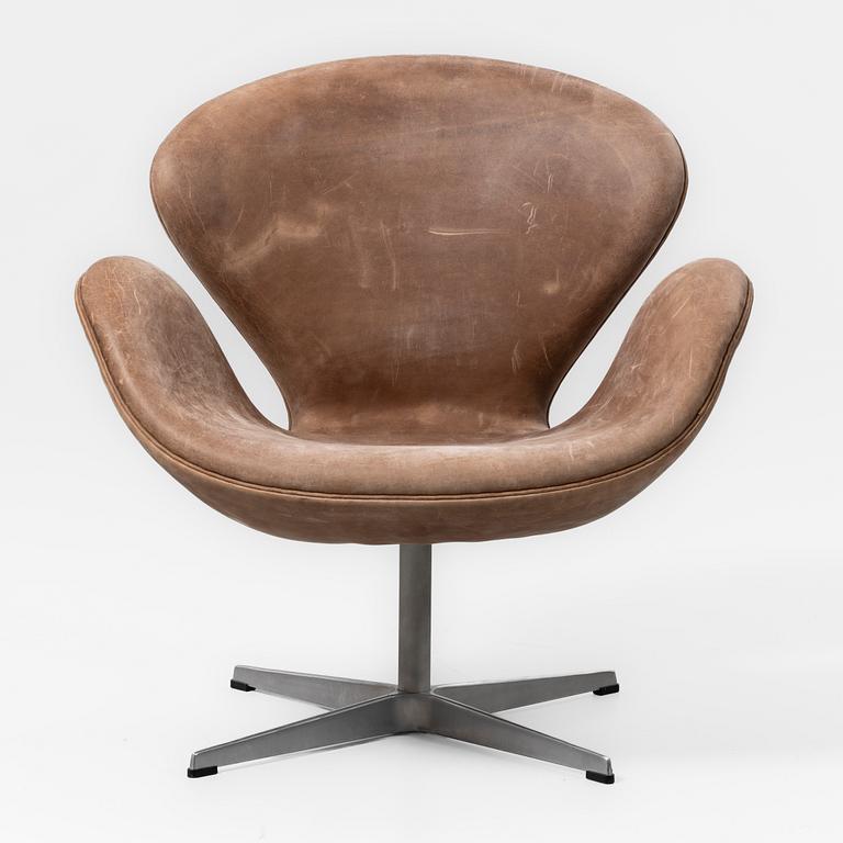 Arne Jacobsen, Armchair, “Swan”, Fritz Hansen, Denmark.