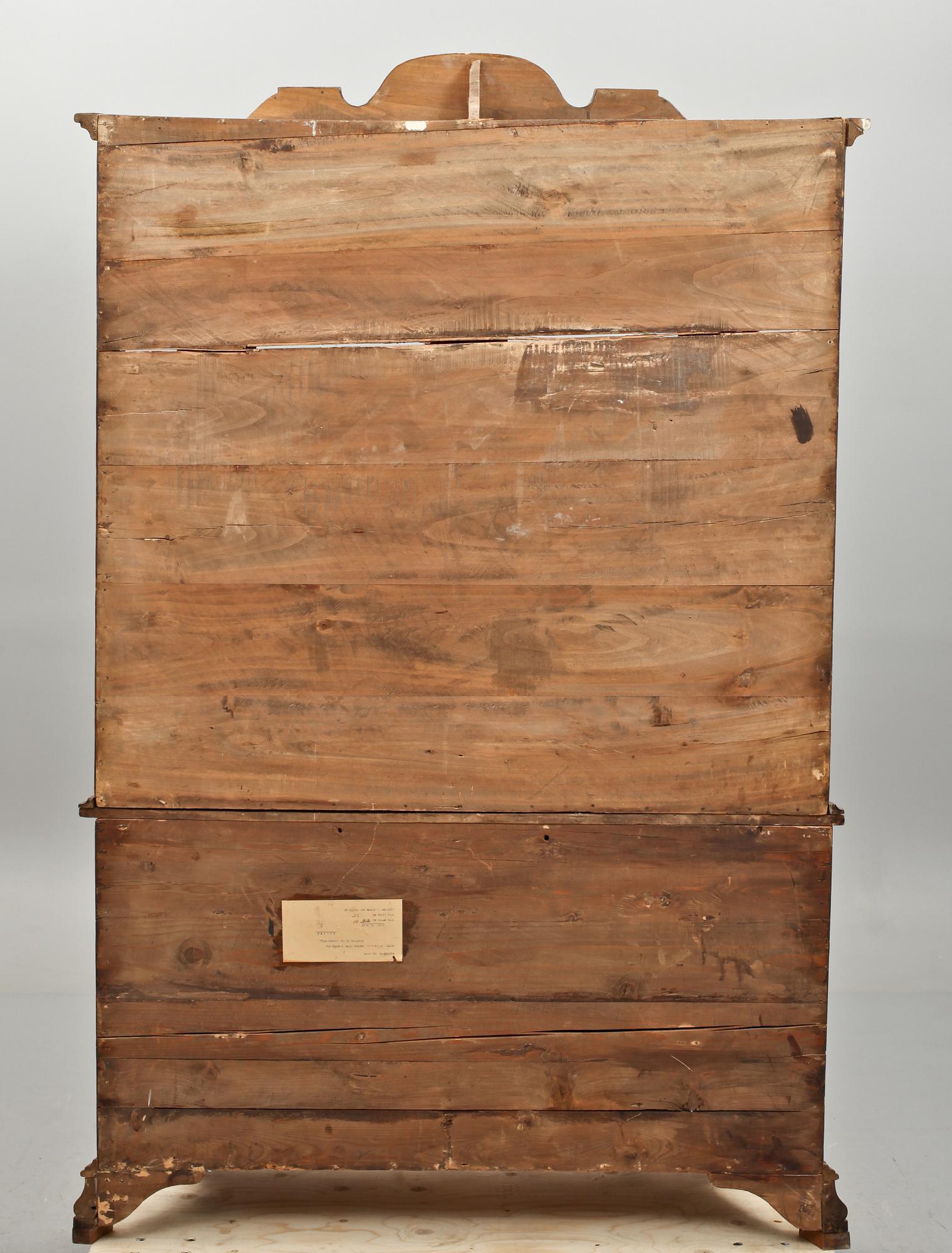 VITRINSKÅP, rokokostil. 1800-tal. Holländsk typ.