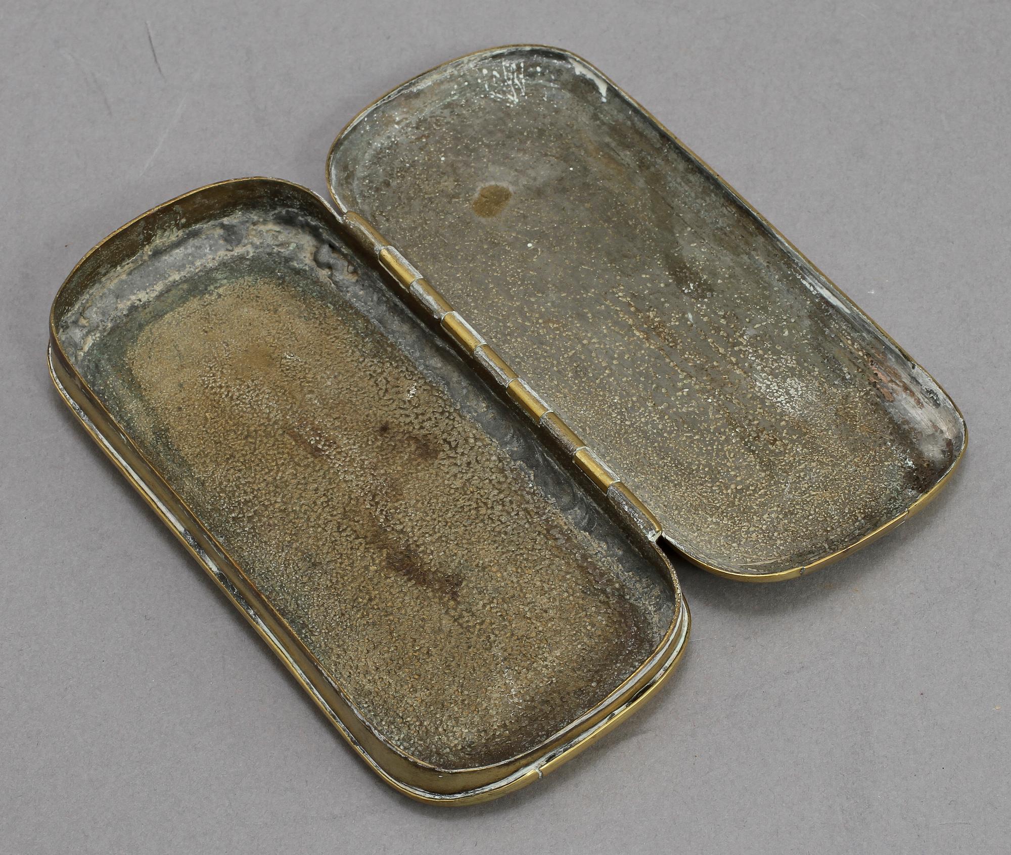 KALENDERDOSA, mässing, 1700-tal.