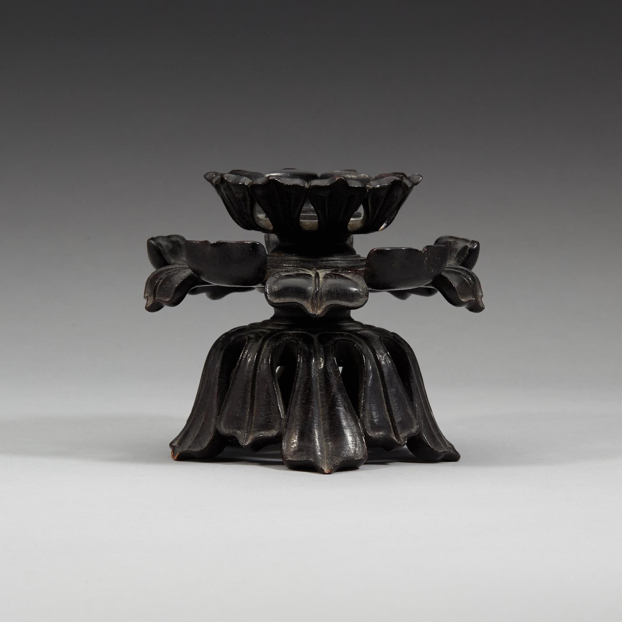 A Hongmu lotus-form stand, Qing dynasty (1644-1912).