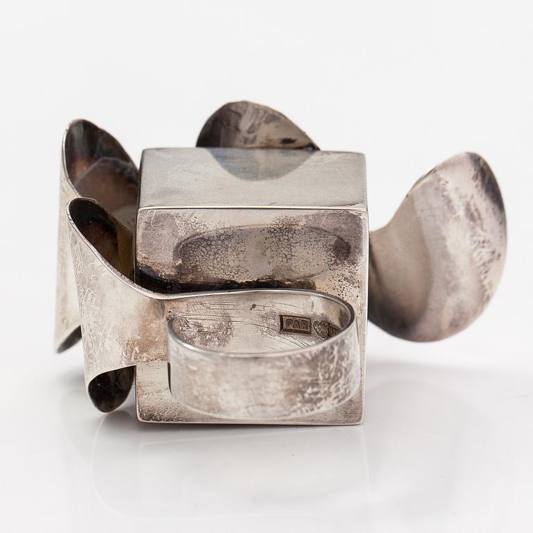 Paula Häiväoja, Ring, sterlingsilver. Pentti Roos/Studio Paula, Helsingfors 1969.