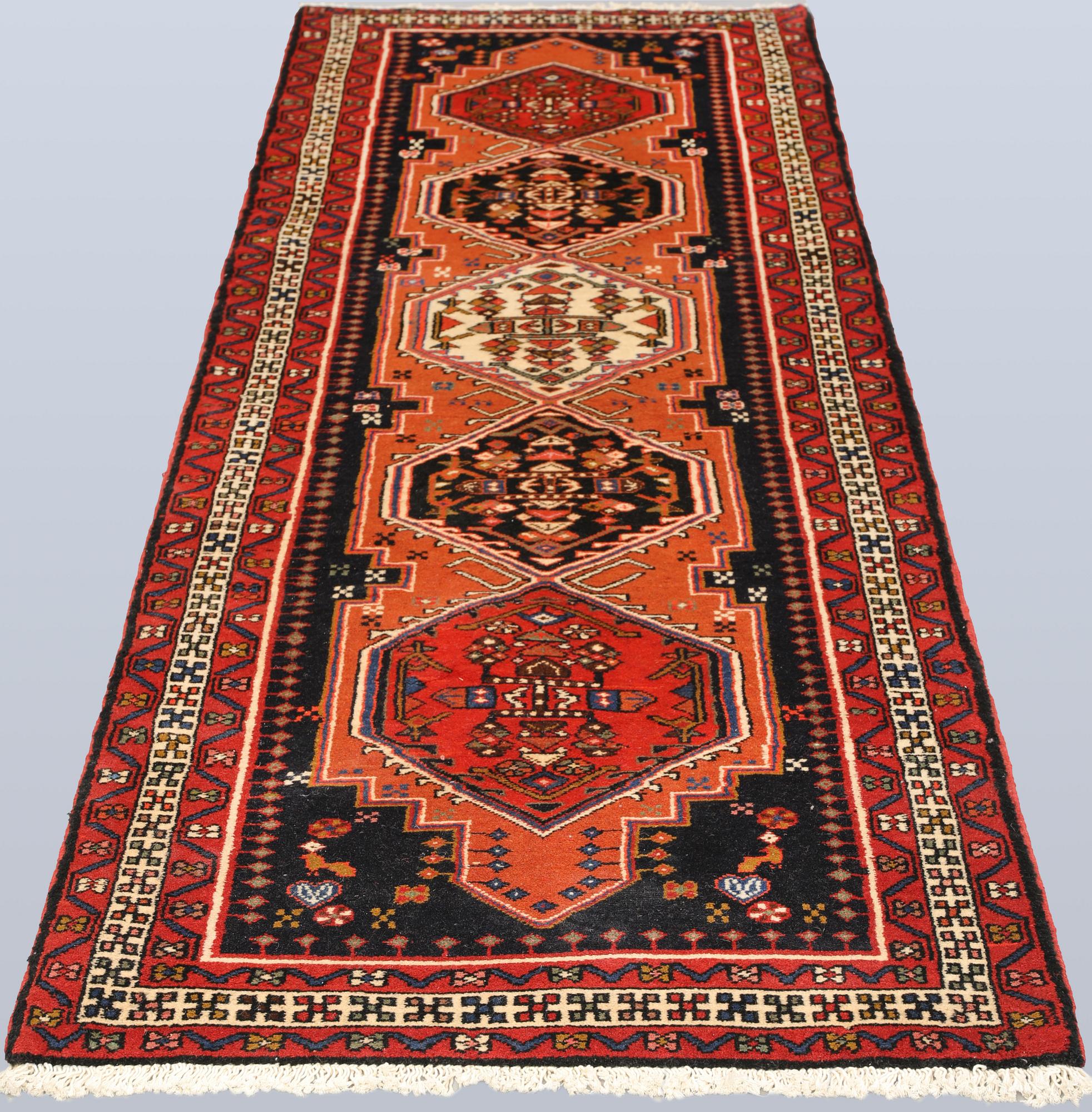 A Meshkin runner, approx. 282 x 80 cm.