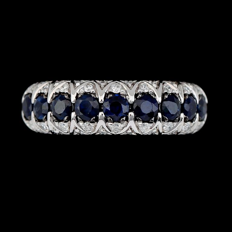 RING, 14K vitguld, blå safirer och diamanter 0.25 ct.