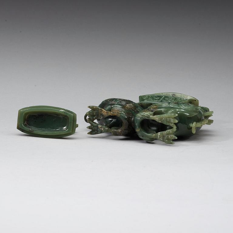 A moss green jade double fenix figurine, 20th century.