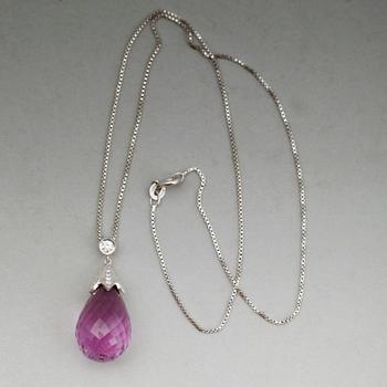 HÄNGE, 18 k vitguld, ametist 25,80 ct samt briljanter tot 0,18 ct.