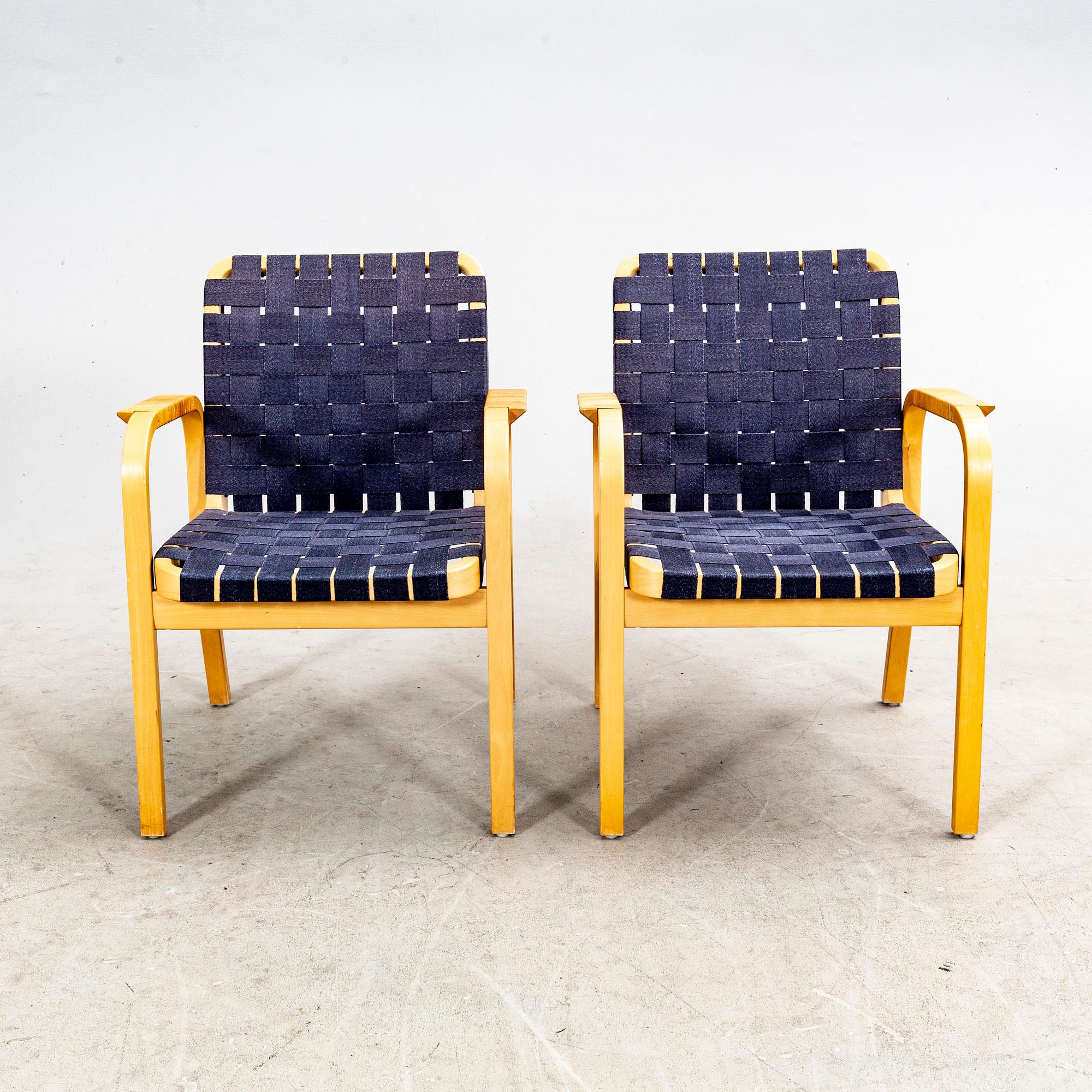 Alvar Aalto, karmstolar, ett par modell 45, Artek 2000-tal.