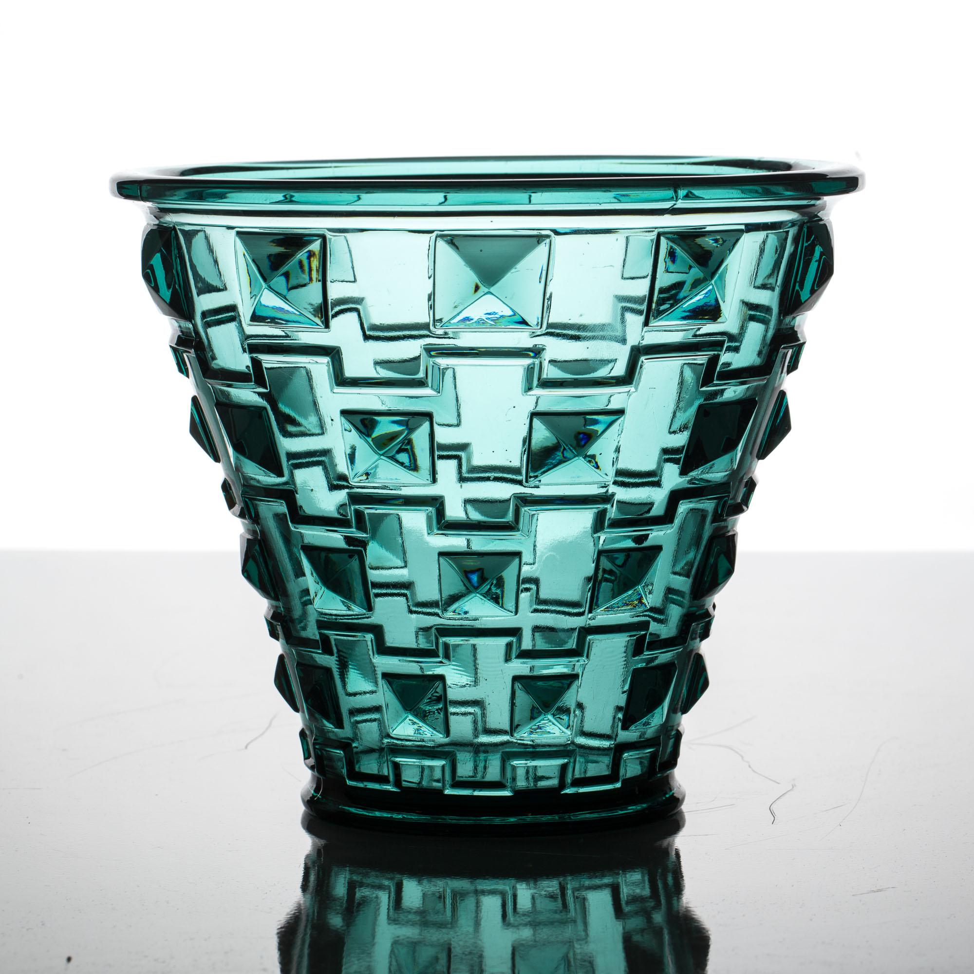 VAS, gröntonat glas. Simon Gate, Orrefors. Cirka 1930.