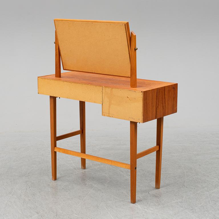a 1960's toilet table.