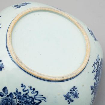 A blue and white saladiere, Qing dynasty, Qianlong (1736-95).