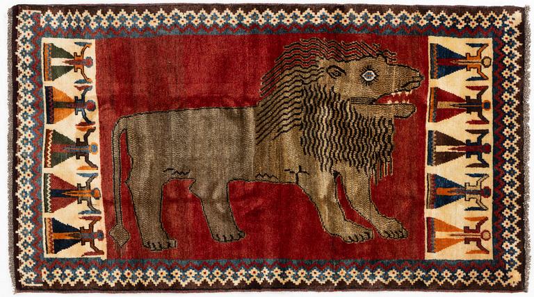 Carpet, Kashgai, circa 185 x 103 cm.