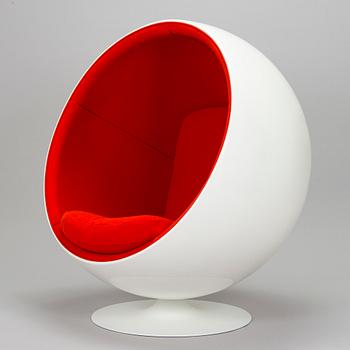 Eero Aarnio, pallotuoli, "Pallotuoli", Adelta 2000-luvun alku.