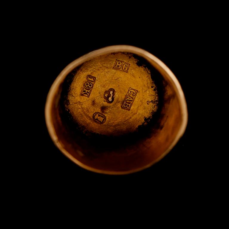 FINGERBORG, 18 k guld, karneol, svenska stämplar 1880. Vikt ca 3 gram.