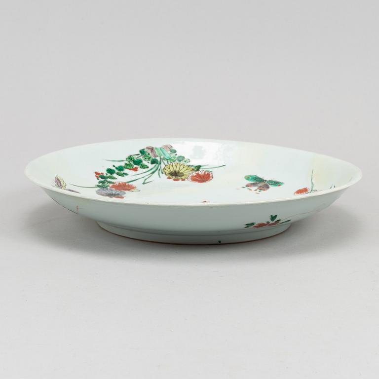 A famille verte serving dish, Qing dynasty, Kangxi (1662-1722).