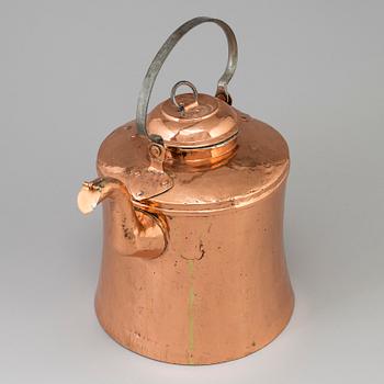 A 19th century copper pot with lid and handle.