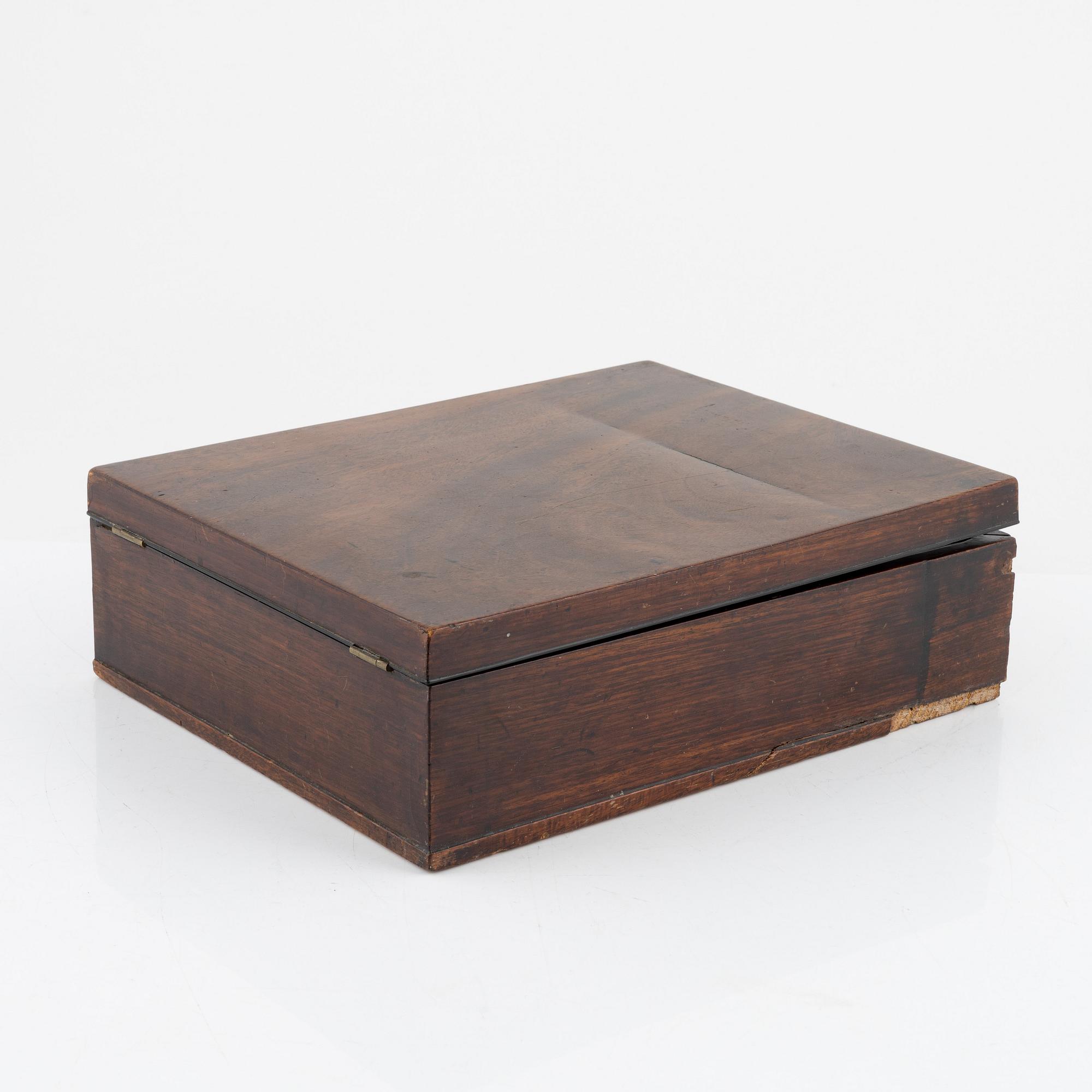 An early 19th century mahogny-veneered box for shaving utensils.