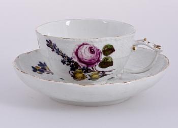KAFFEKOPP MED FAT, porslin, Meissen, 1700-tal.