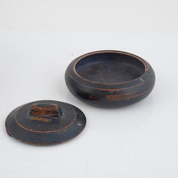 A Swedish folk art bowl and a box with cover, 19th century.