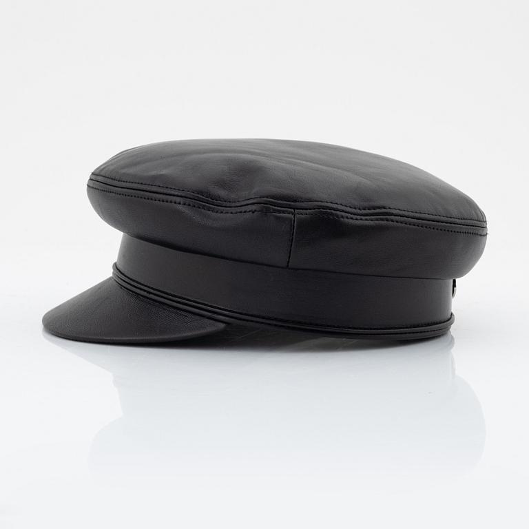 Céline, a leather hat, size M.