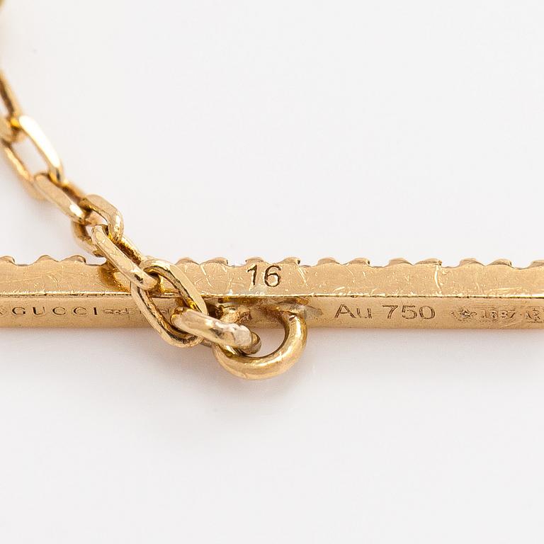 Gucci, an 18K gold 'Interlocking' bracelet with brilliant-cut diamonds.
