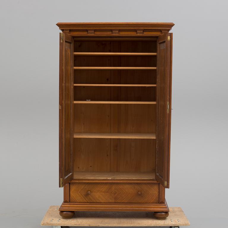 A early 20th century cabinet.