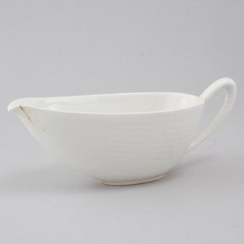 34 pieces of porcelain tableware by Hertha Bengtson for Rörstrand, model "Blå eld", second half of the 20th century.