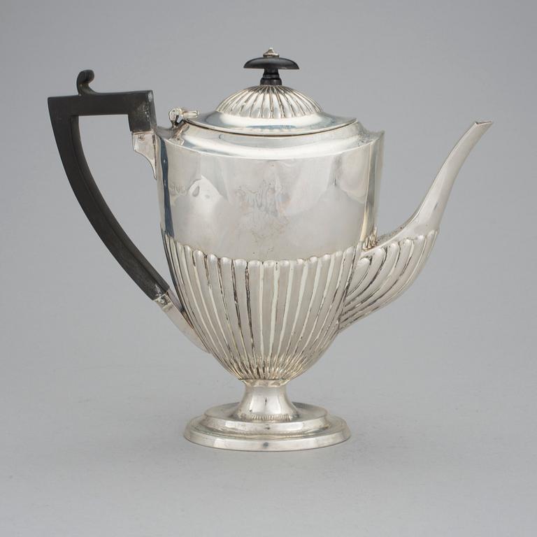A silver coffee pot by John Aldwinckle & Thomas Slater, London, England, 1890. Total weight 540 grams.