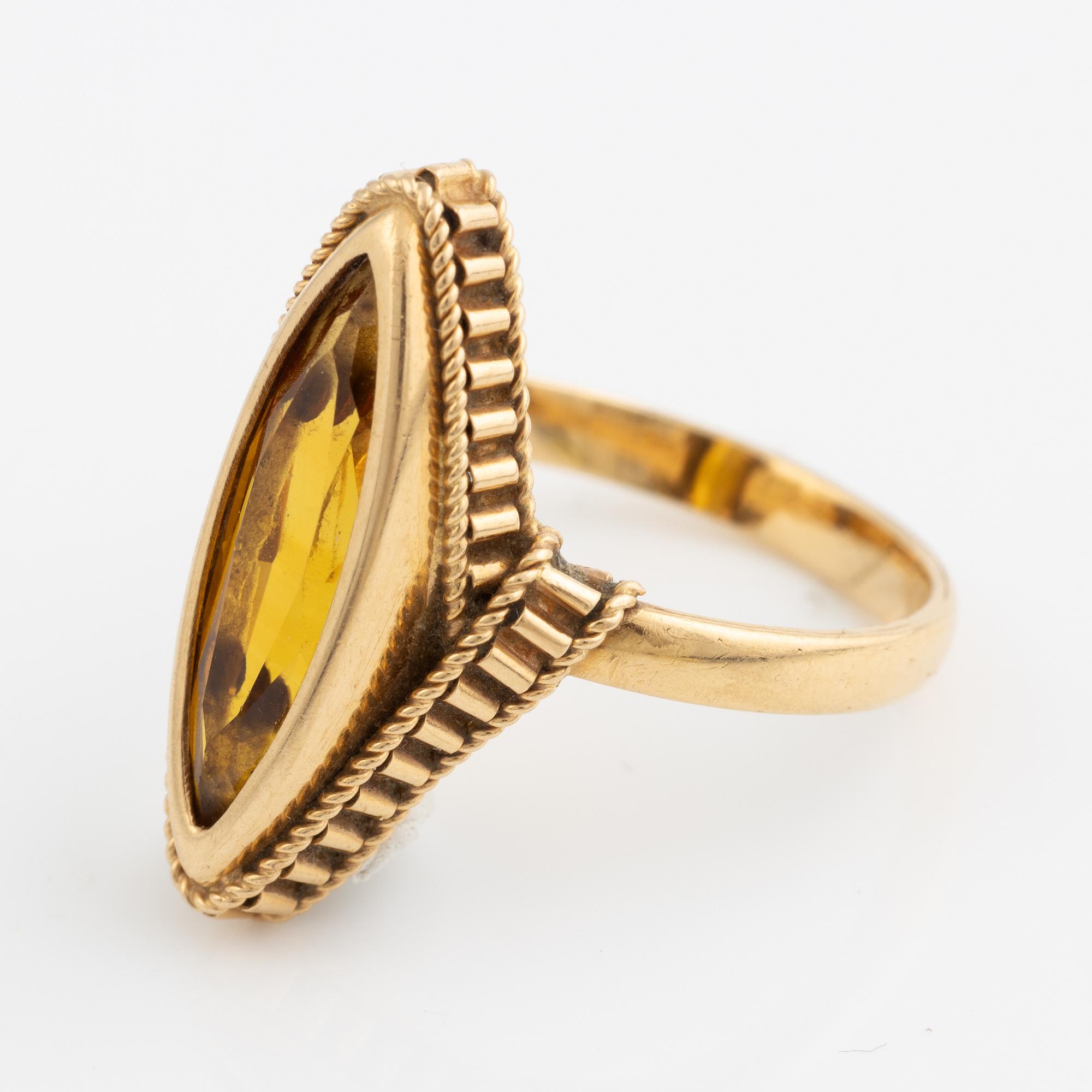 Ring,  18K guld med navetteformad citrin.