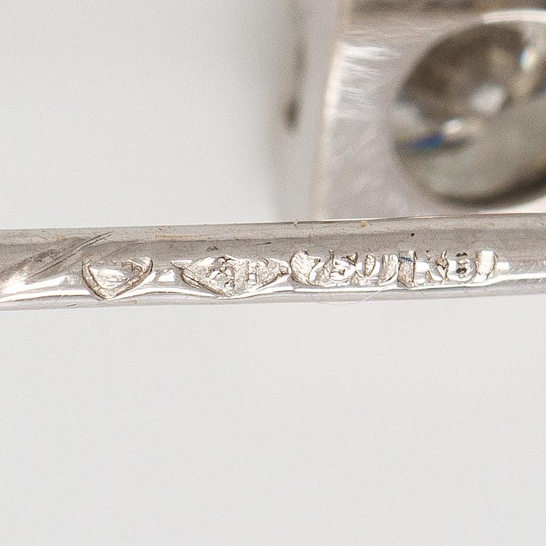 Kråsnålar, 3 st, briljantslipad diamant, pärlor, 14K och 18K guld och vitguld.