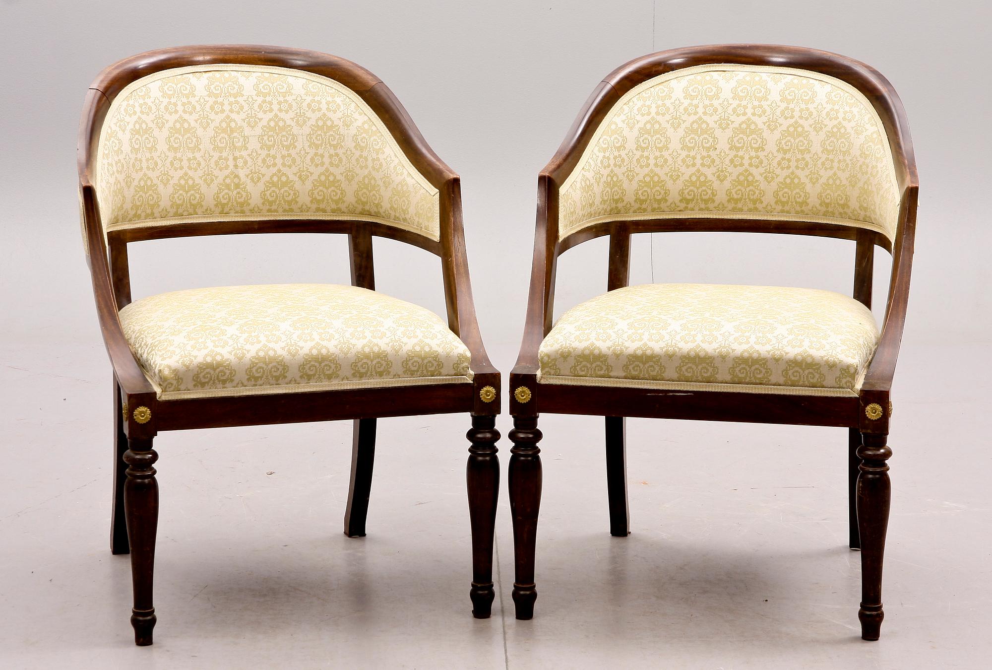 KARMSTOLAR, ett par, sk baljfåtöljer, gustaviansk stil 1900-tal.