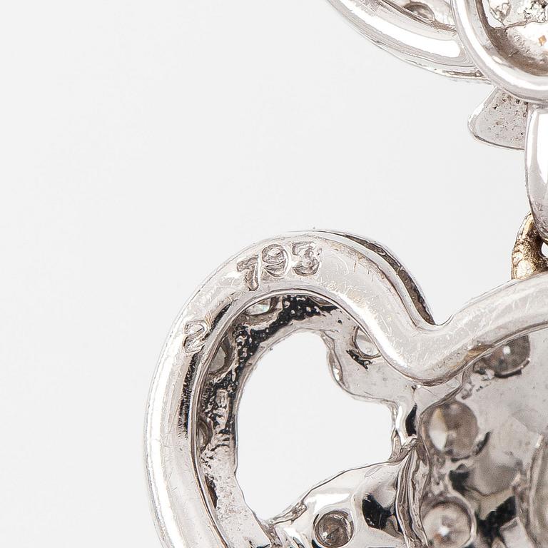 Örhängen, 18K vitguld samt briljant- och rosenslipade diamanter.