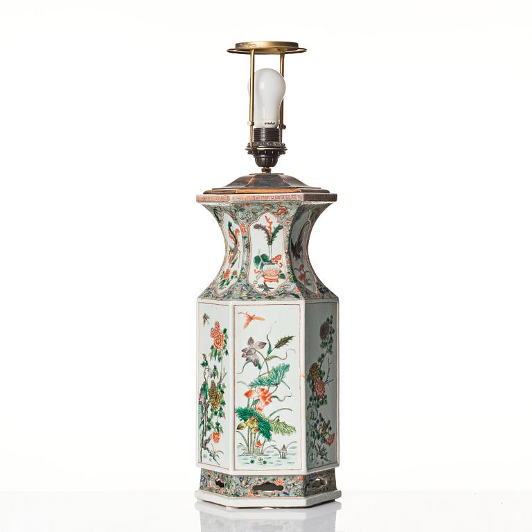 A famille verte vase, Qing dynasty, 19th century.