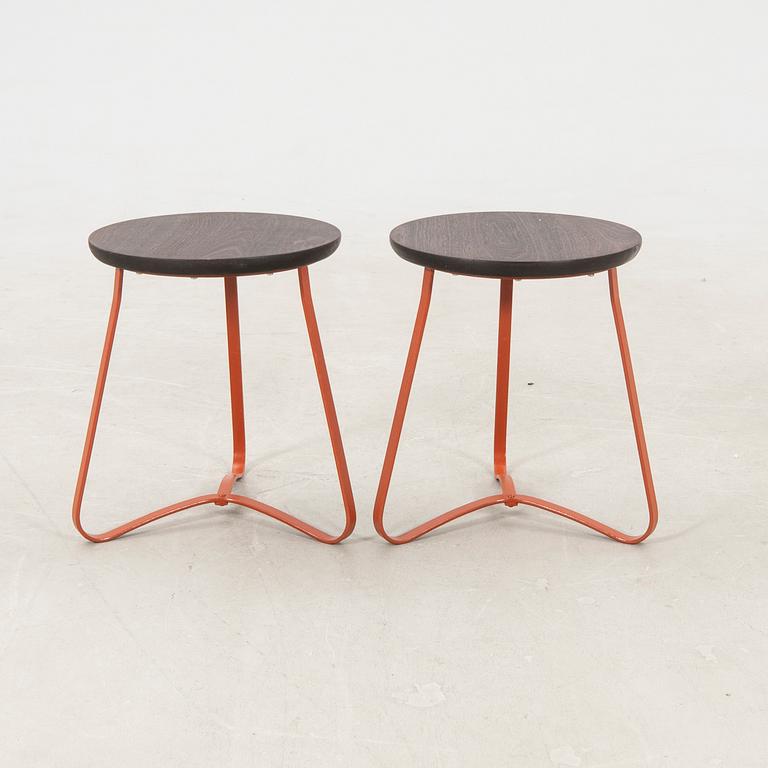 Garden table/stools, a pair "Oly" Hope, 21st century.
