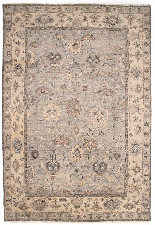 A carpet, Ziegler Design, ca 371 x 253 cm.