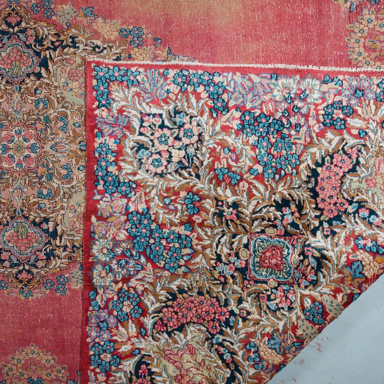 MATTO, Kirman. SemiantiikkinenNoin 345x266 cm.