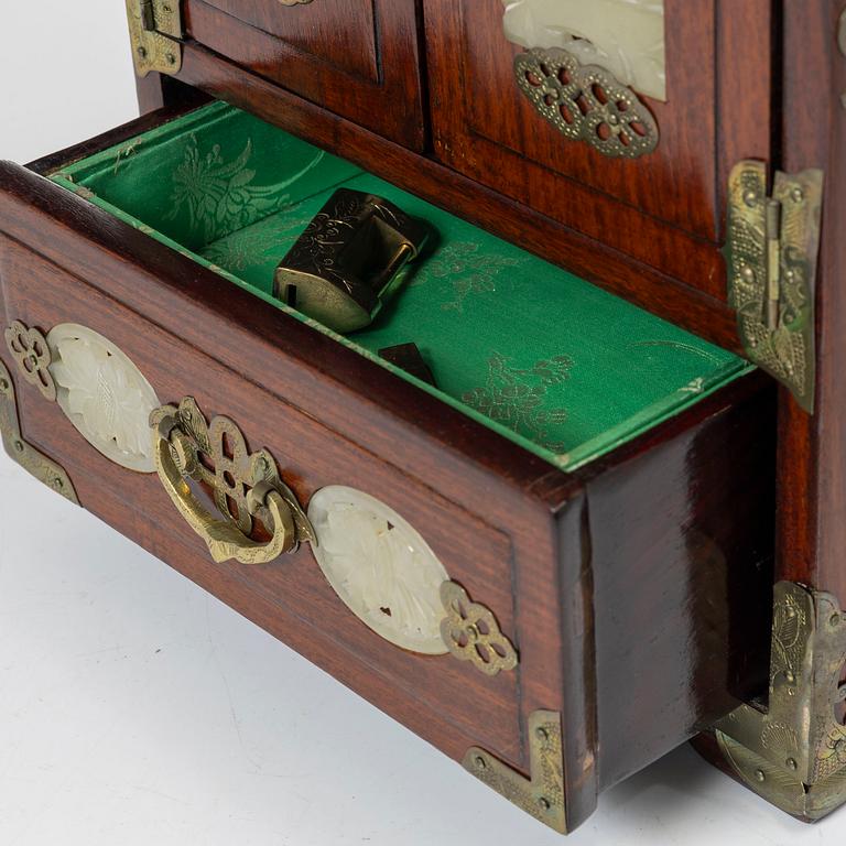 Miniatyrskåp, Kina 1900-tal.