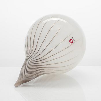 Oiva Toikka, a glass sculpture signed O. Toikka Nuutajärvi, Kotiliesi 2004.