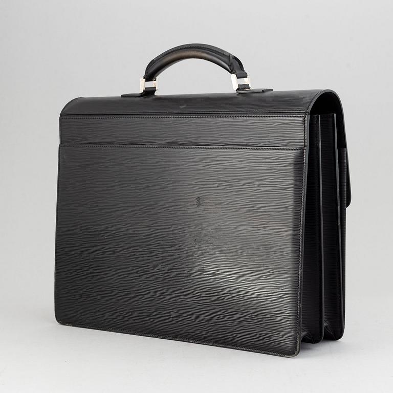 Louis Vuitton, a 'Neo Robusto' briefcase.
