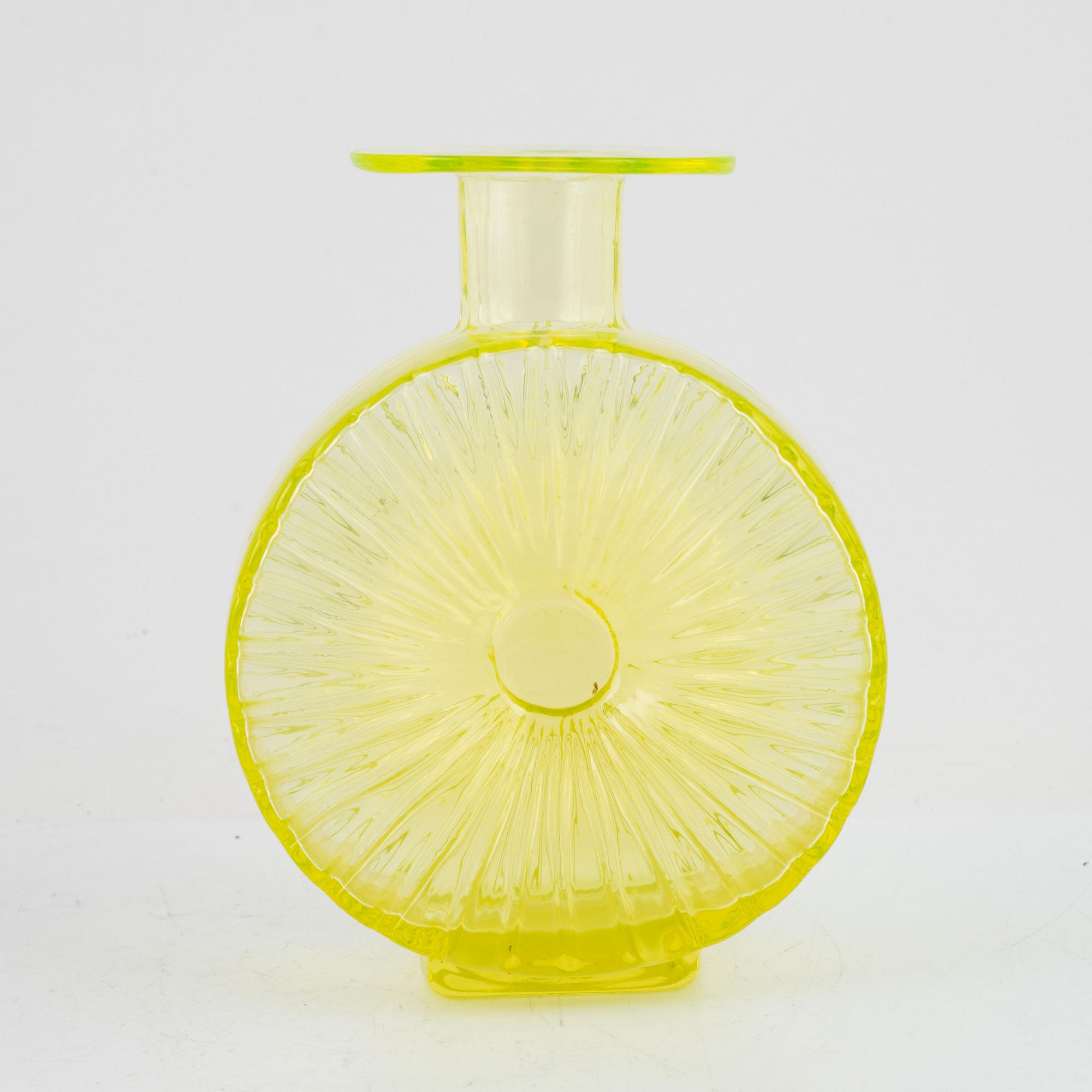 Helena Tynell,  flaska, "Solflaskan", Riihimäen Lasi Oy. I produktion 1964-1974.