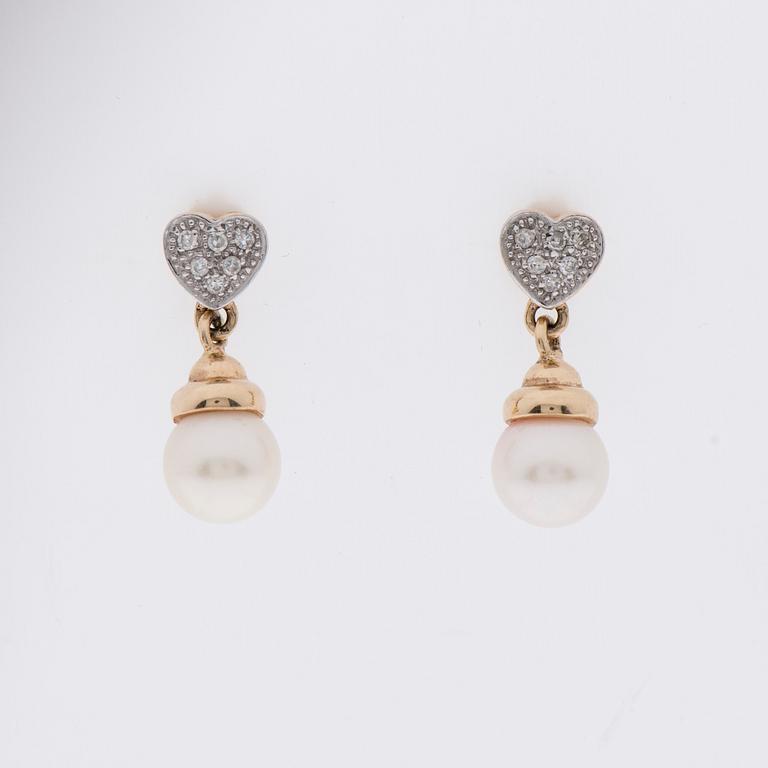 ÖRHÄNGEN, odlade pärlor, åttkantslipade diamanter, 14K guld.
