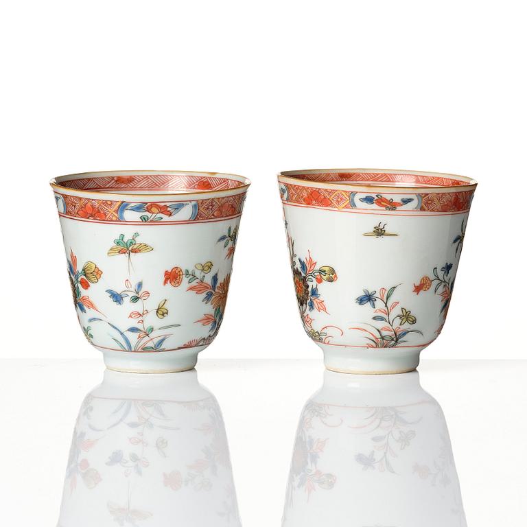 A pair of porcelain cups, Qing dynasty, first half of the 17th Century.