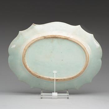 A famille rose serving dish, Qing dynasty, Qianlong (1736-95).
